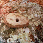 Kuppikivet ovat pyöreitä, todennäköisesti hiomalla tehtyjä kuoppia, joihin jätettiin uhreja vainajille ja haltijoille. Kuppikiviä löytyy sekä Vesilahdesta että Lempäälästä.
