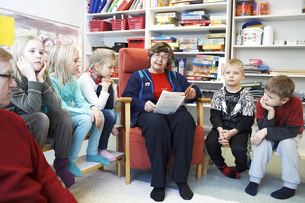 Leikkiminen on hauskaa ja vielä hauskempaa se on isolla joukolla.