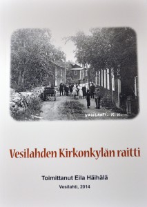 Eila Häihälän toimittaman Vesilahden Kirkonkylän raitti -kirjan kannessa on Vihtori Lindgrenin (Liskamon) kauppa, vasemmalla Kuusela ja taaempana Edvard ja Tilda Ivendorffin kaupparakennus, joka purettiin toisen maailmansodan jälkeen. Kuva on mahdollisesti 1920-luvulta.