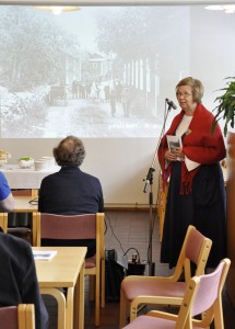 Eila Häihälän kirja kertoo tarinoita Vesilahden ensimmäisestä kansakoulusta ja Remulan talosta, joka sai nimensä taiteilijoiden äänekkäistä juhlista. 