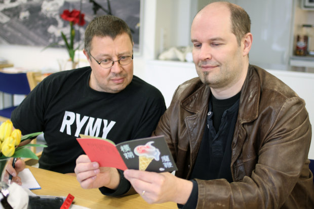 Äänilevykerhossa syvennytään musiikkiin. Jyrki Toivonen ja Jouni Järvinen tekevät lähempää tuttavuutta Blur-yhtyeen uuden levyn kanssa. 