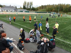 Kuva: Pertti Suhonen Puulaakifutisturnaus kokosi 18 joukkueellista pelaajia Sääksjärvelle. 