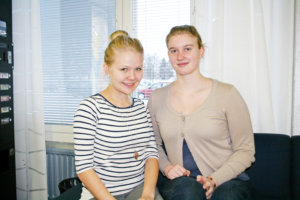 Kuvassa on Iida Siiili ja Elina Pentti.