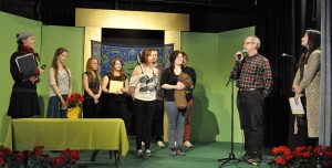 Tampereen yhteiskoulun lukion joukkue vakuutti tuomarit ja voitti runosodan. 