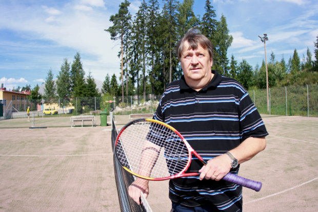 Sääksjärven liikuntakeskuksen valmiiksi saattaminen oli aikaa ja kärsivällisyyttä vievä projekti. Nyt paikan päällä on loistavat puitteet pelata esimerkiksi tennistä.