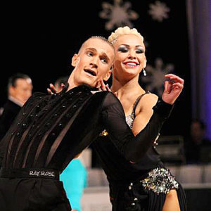 Jaak Vainomaa ja Taina Savikurki 10-tanssin SM-kilpailuissa joulukuussa 2012. Kuva: Ari Heinonen