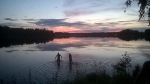 Kesäkuvakisa_Kai_Salmijärvi_kesäöinen_uintiretki