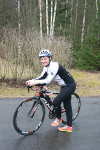 Lempäälän Kisassa viisitoista vuotta lentopalloa pelannut Katri Tanni osallistuu kesällä neljään uinnin, pyöräilyn ja juoksun yhdistävään triathlon-kilpailuun. Kuva: Tuomas Koivisto