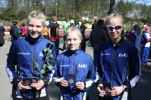 Kuva: Timo Reunanen Venla Ranta, Johanna Ranta ja Anniina Mahkonen toivat kaksi SM-mitali LeKi-Yu:lle Imatran SM-maastoista. Venla voitti nekilökohtaista pronssia ja joukkueena tytöt olivat 15-vuotisten sarjassa hopealla.