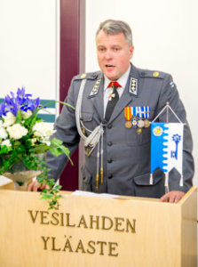 Panssariprikaatin komentaja eversti Pekka Vuori piti juhlapuheen. Kuva: Jarkko Viljanen