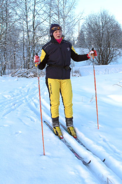 Sisko Kiiskestä olisi mukava, jos ihmisillä olisi lähilatuja hiihdettävänään. Kuva: Erkki Koivisto