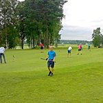 Hiisi-Golf kannustaa nuoria harrastuksen pariin