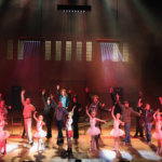 Huolellisesti valmisteltu Billy Elliot -musikaali kertoo silmät avaavasti pojan kasvutarinan