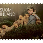 Uusissa postimerkeissä on Vesilahti mukana – kuvauksissa mukana seitsemän koiranpentua ja lapsia. ”Liikkuvia osia oli paljon”, kuvaaja nauraa