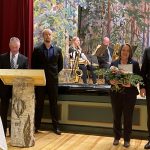 Luomutilalliset Ira ja Ari Hellstén palkittiin Vesilahden vuoden 2021 yrittäjinä