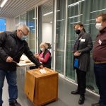 Aluevaalien äänestys alkoi – Erkki Perttala äänesti ensimmäisenä Lempäälä-talossa