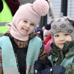 Otsonmäen päiväkodin lapset haluavat talvilomalla laskea mäkeä, syödä lunta ja istua penkillä