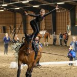 Vikellys yhdistää voimistelun ja hevoset – 13-vuotias lempääläinen Noona Matintupa pääsi hiomaan kisaohjelmaansa ranskalaisen huippuvalmentajan kanssa