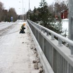 Lasten lumileikit kanavan sillalla huolestuttavat – ELY-keskus myöntää vaaranpaikan, aliurakoitsijaa on jouduttu lumivalleista huomauttamaan