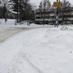 Lukija ihmettelee: miksi lumet aurataan jalkakäytävälle? – Infrapäällikkö avaa Himminpolun katu- ja aurausjärjestelyjä