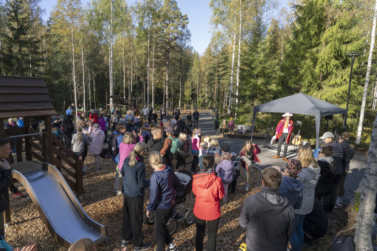 Kirkko-Harrin kepparijumppa sai tapahtumakansan liikkeelle Ämmänhaudanmäessä