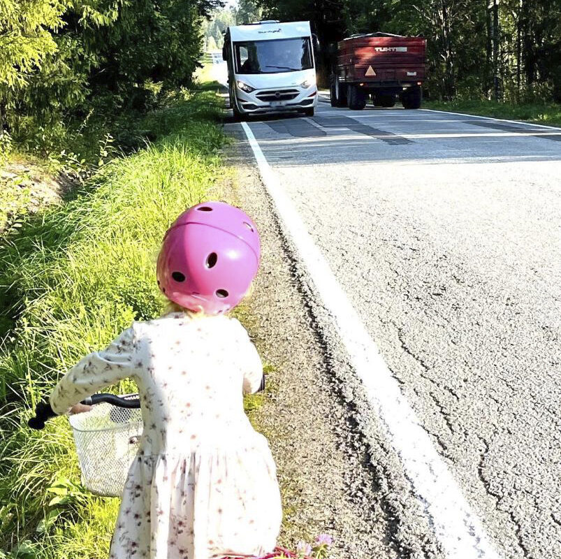 Koulukuljetuksiin muutos Säijässä, Lastusissa ja Mattilassa – Säijässä huolta herättää koulutien turvallisuus: ”Kunta ei lupaa, että edes itse maksaen mahtuu kyytiin”