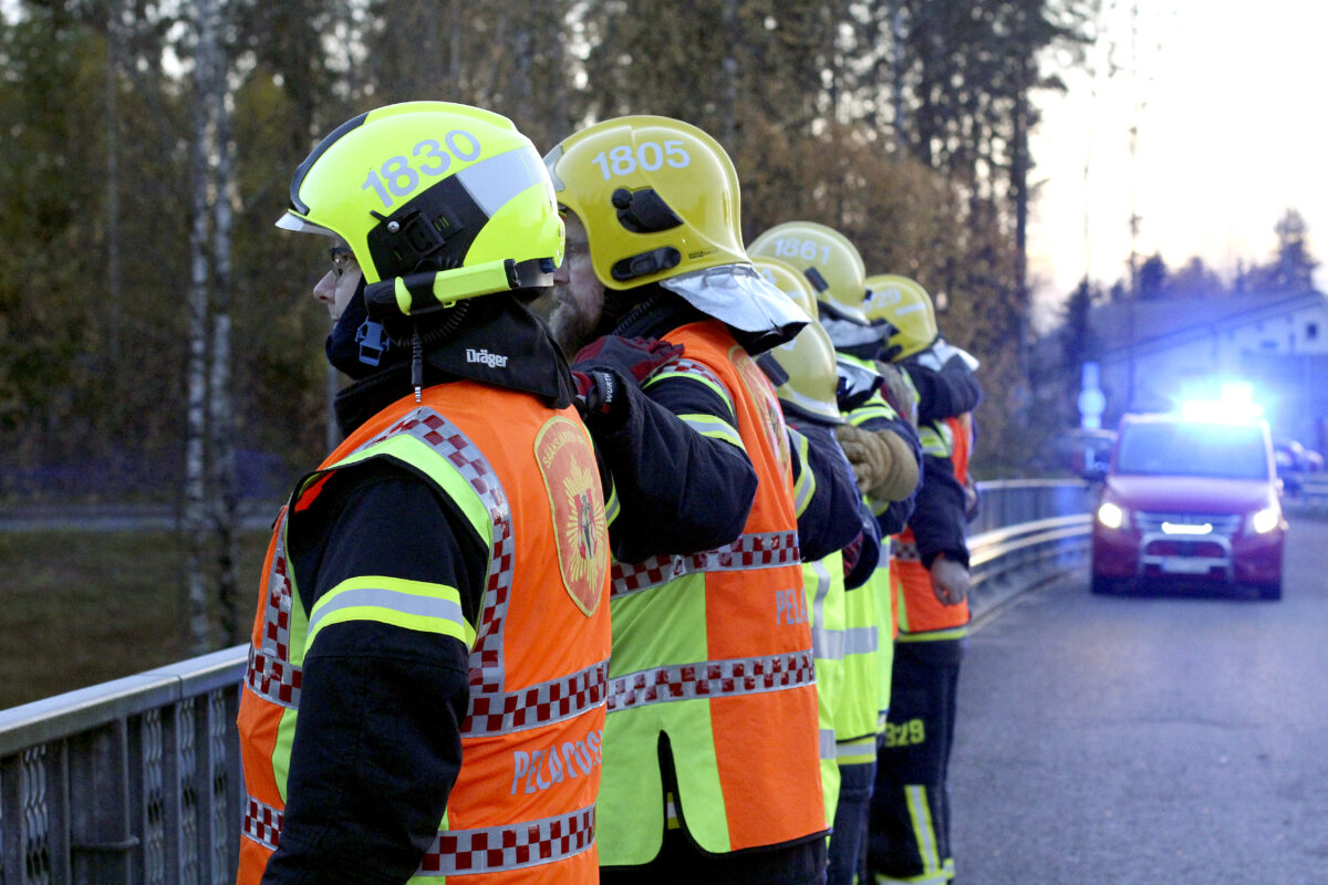 Perjantaipaketti viikko 42: Pelastajat huolissaan turvallisuudestaan, kuolema on puheessa hankala aihe, Mikke Luttinen tanssi mestaruuteen