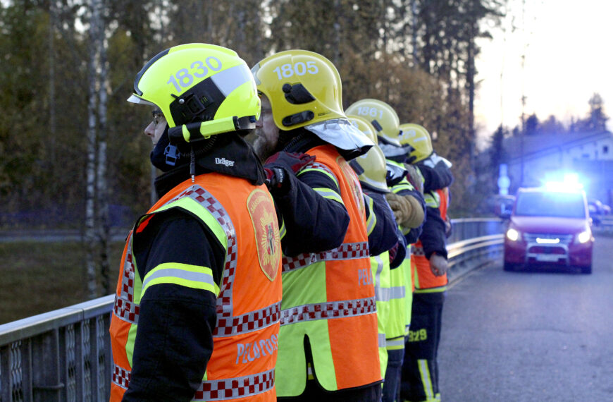 Perjantaipaketti viikko 42: Pelastajat huolissaan turvallisuudestaan, kuolema on puheessa hankala aihe, Mikke Luttinen tanssi mestaruuteen